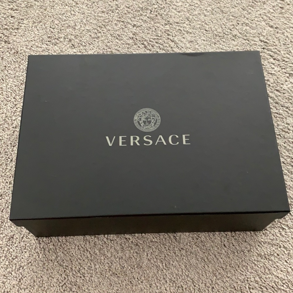 🔥VERSACE VERSACE VERSACE🔥 - Picture 9 of 10